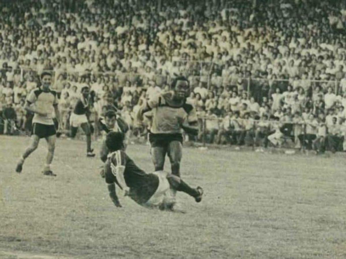 Roberto Arzú durante su época como futbolista en la Liga Nacional.