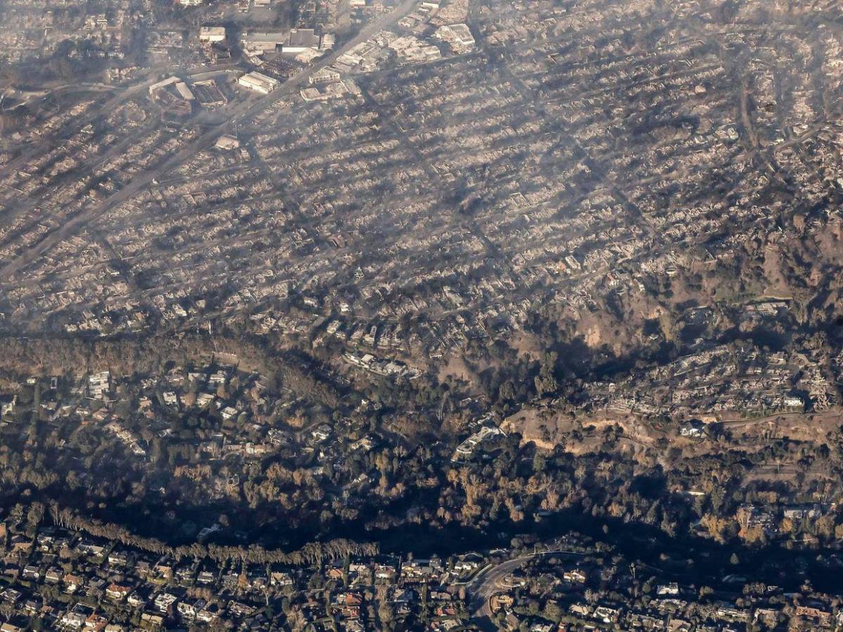 Impactantes fotos aéreas de los incendios de Los Ángeles