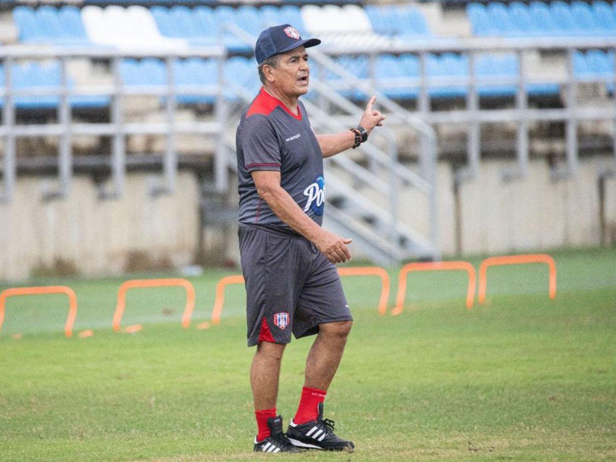 Jorge Luis Pinto recuerda su paso por Honduras durante cruce con periodista