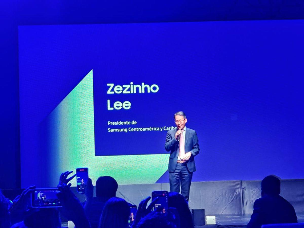 Zezinho Lee dio la bienvenida a los invitados a la presentación, asegurando que las nuevas tecnologías de la marca surcoreana son sorprendentes.