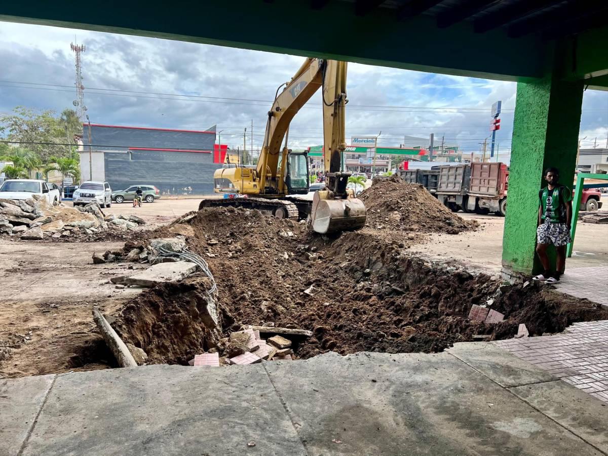 Comienzan los trabajos de cambio de engramillado en el estadio Juan Ramón Brevé