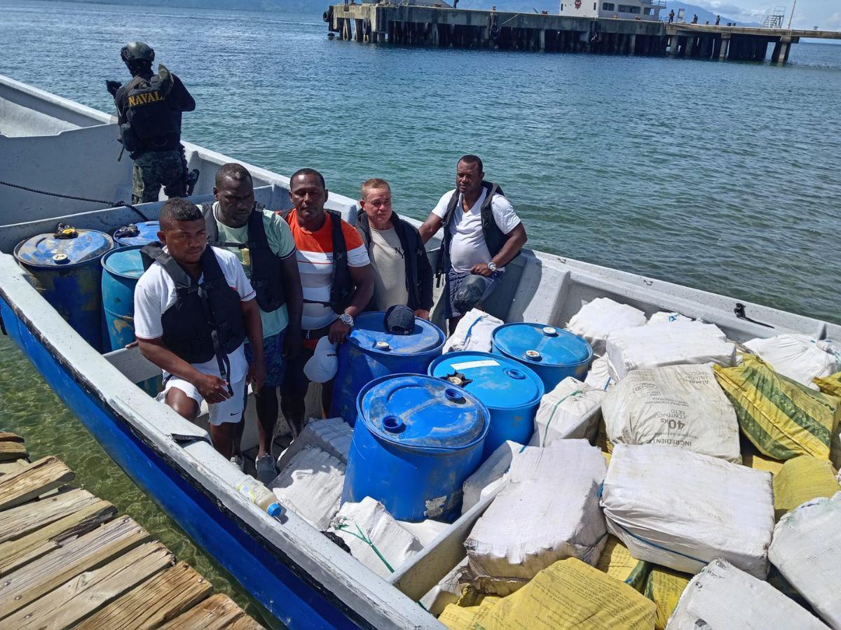 Trasladan más de 3 mil kilos de droga decomisada a colombianos en La Mosquitia