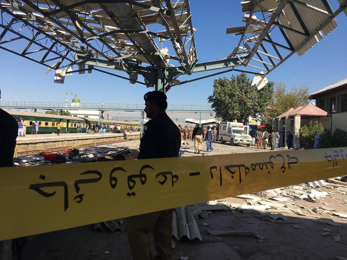 Imágenes que dejó la explosión en estación de trenes de Quetta, Pakistán