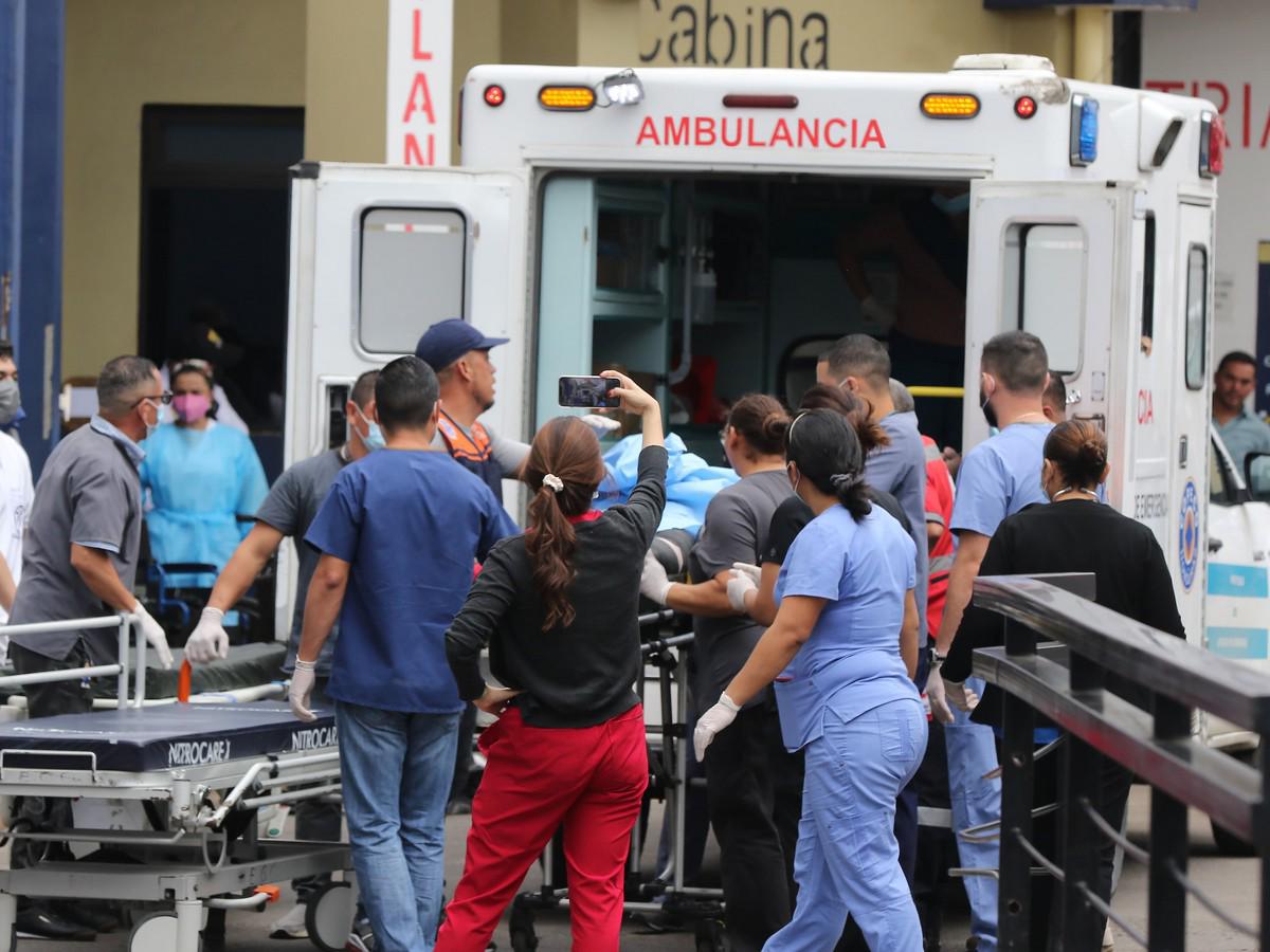 Al Hospital Escuela llegan heridos de accidente en carretera a Olancho