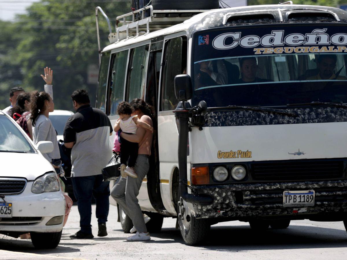 Viajeros regresan a la capital tras disfrutar de la Semana Morazánica 2024