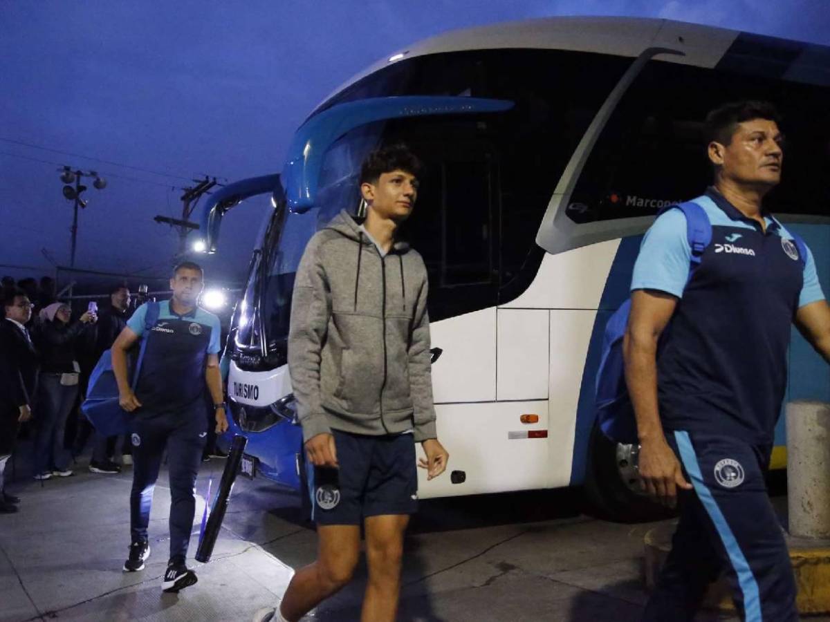 Ambiente final Motagua vs Olimpia: Furor con llegada de las barras y esto pasó con Pedro Troglio