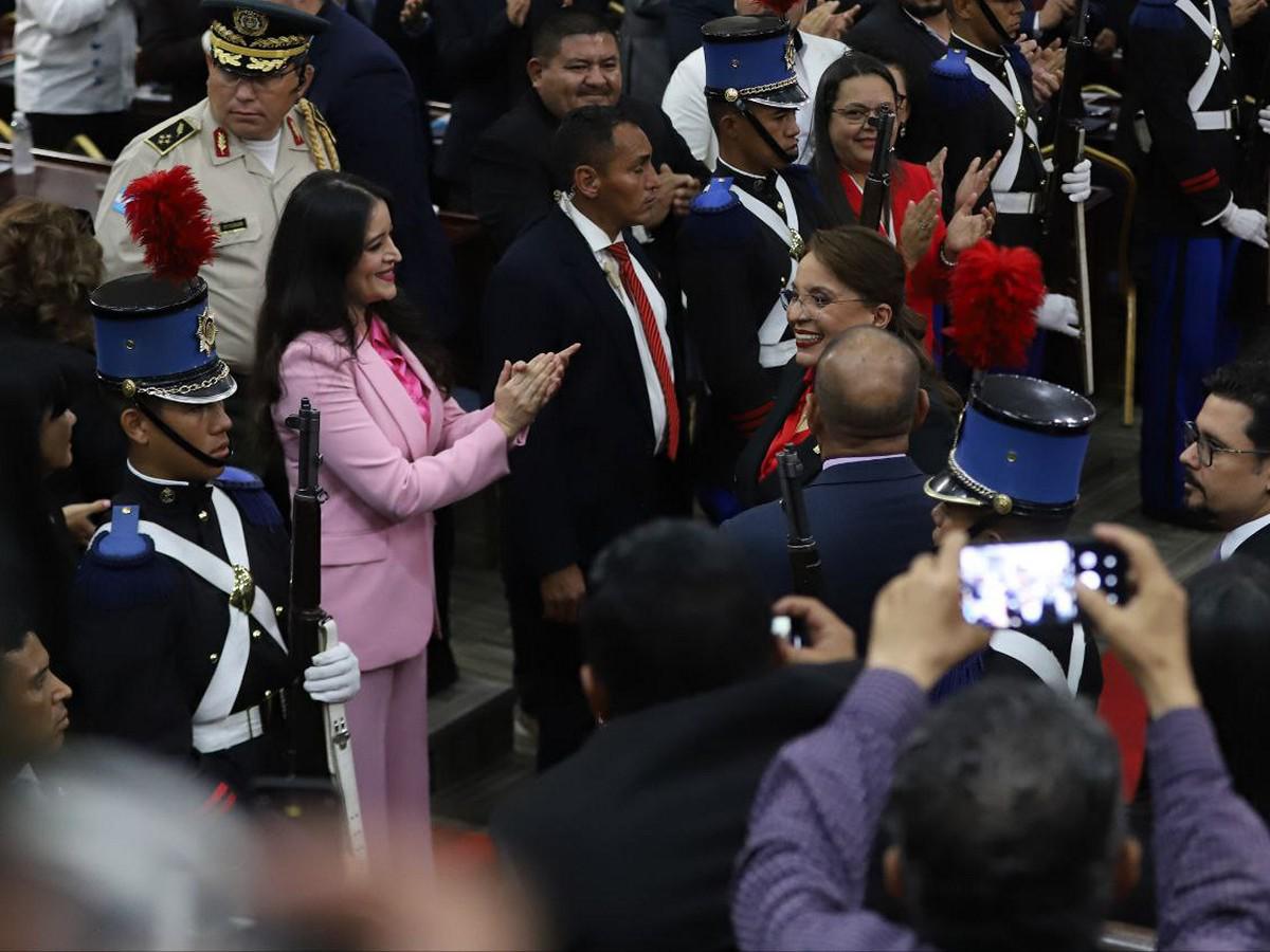 Momento en que ingresó al legislativo la mandataria Xiomara Castro.