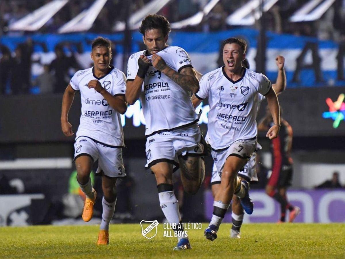 Exjugador de Olimpia es figura y pelea ascenso a la Primera de Argentina