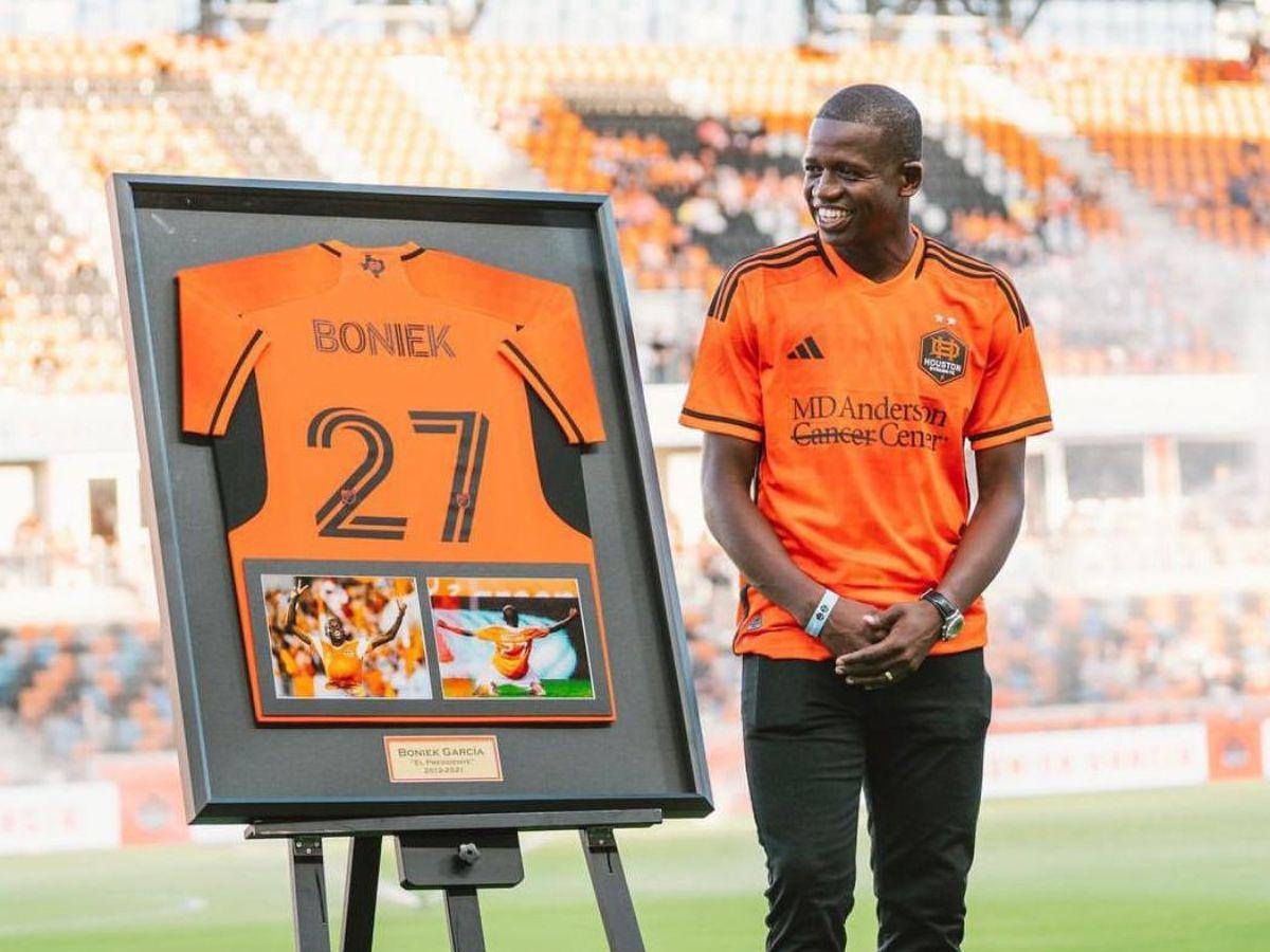 ¡Eres eterno, presidente! Con un invitado especial, Houston Dynamo homenajeó a Boniek García