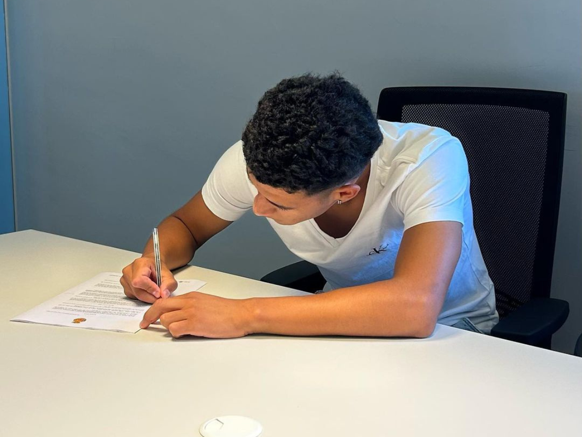 El joven sampedrano, quien firmó este jueves su contrato con el Mallorca B para continuar con su carrera deportiva.