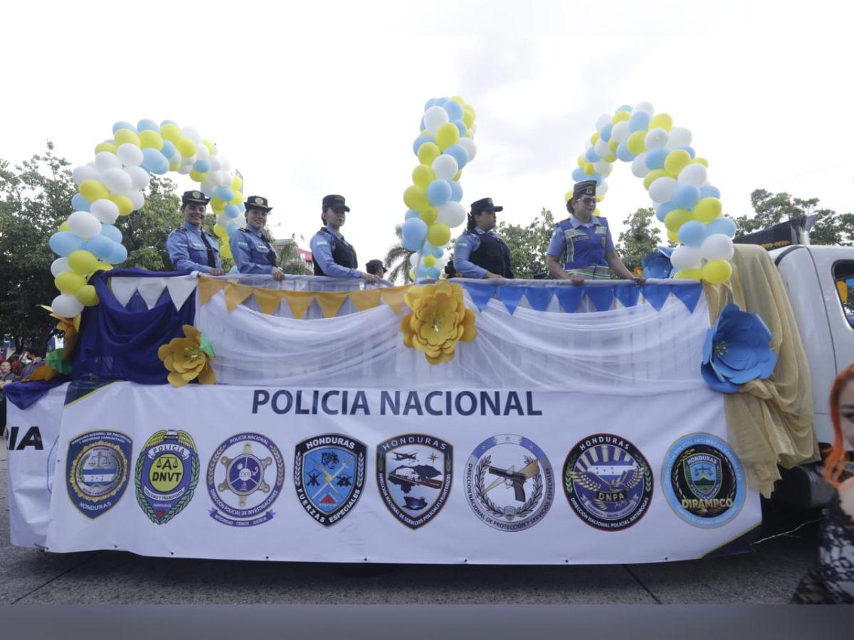 Coloridas carrozas deslumbran en el vibrante Carnaval de Tegucigalpa 2024