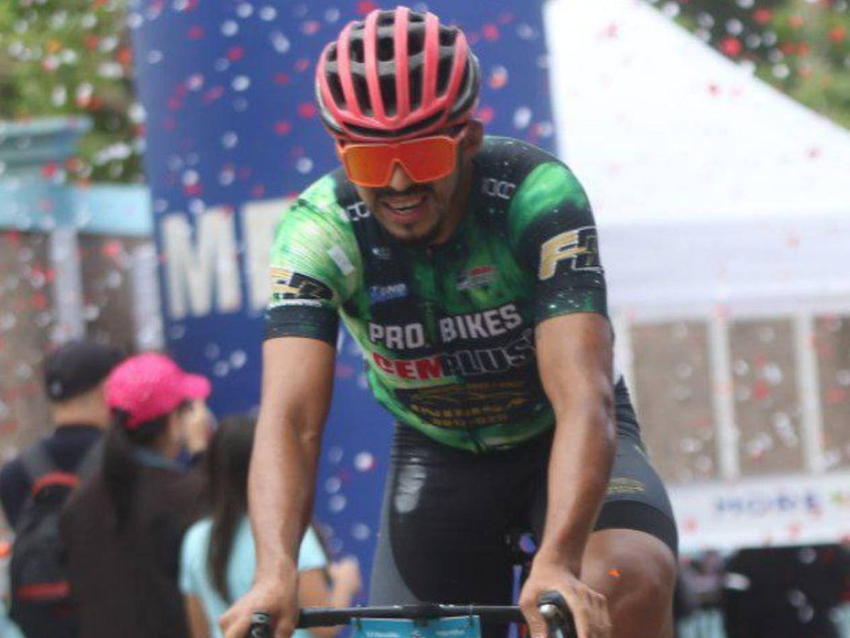 Así fue la llegada de César Castillo, ganador de la categoría Élite en la Vuelta Ciclística 2024