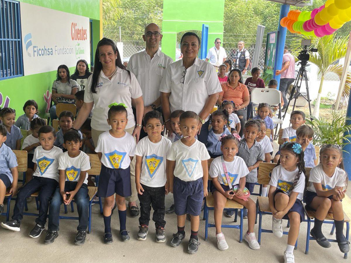 Fundación Ficohsa continúa trabajando por el bienestar de las comunidades, se mantiene firme en su objetivo de ofrecer educación de calidad.