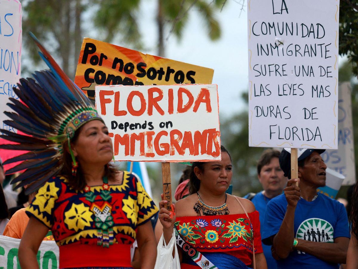 En medio de protestas, anuncian demandas contra ley antiinmigrantes en Florida