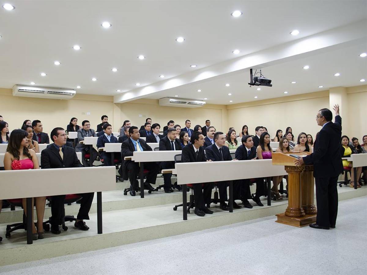 Destácate como profesional con las maestrías de UTH