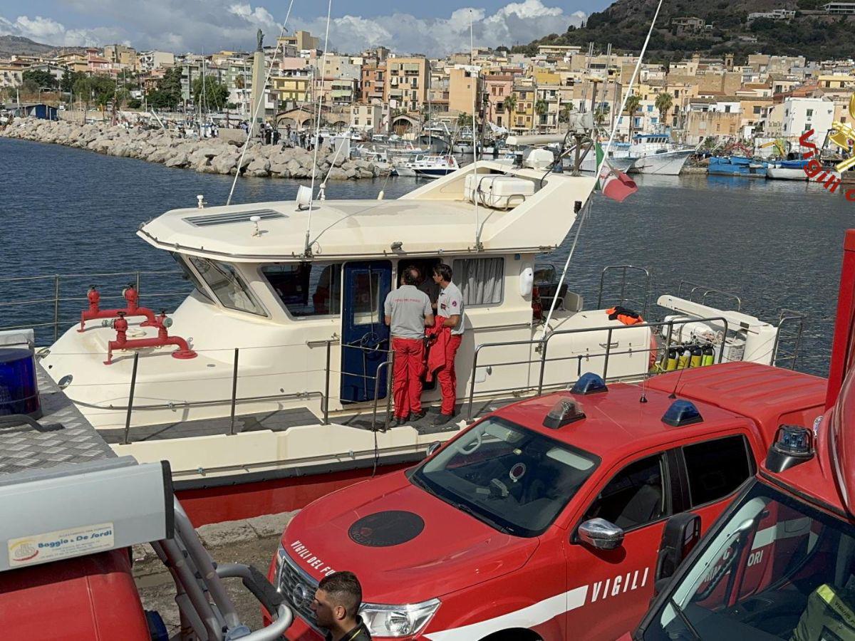 Recuperan un quinto cadáver del interior del yate hundido en Sicilia