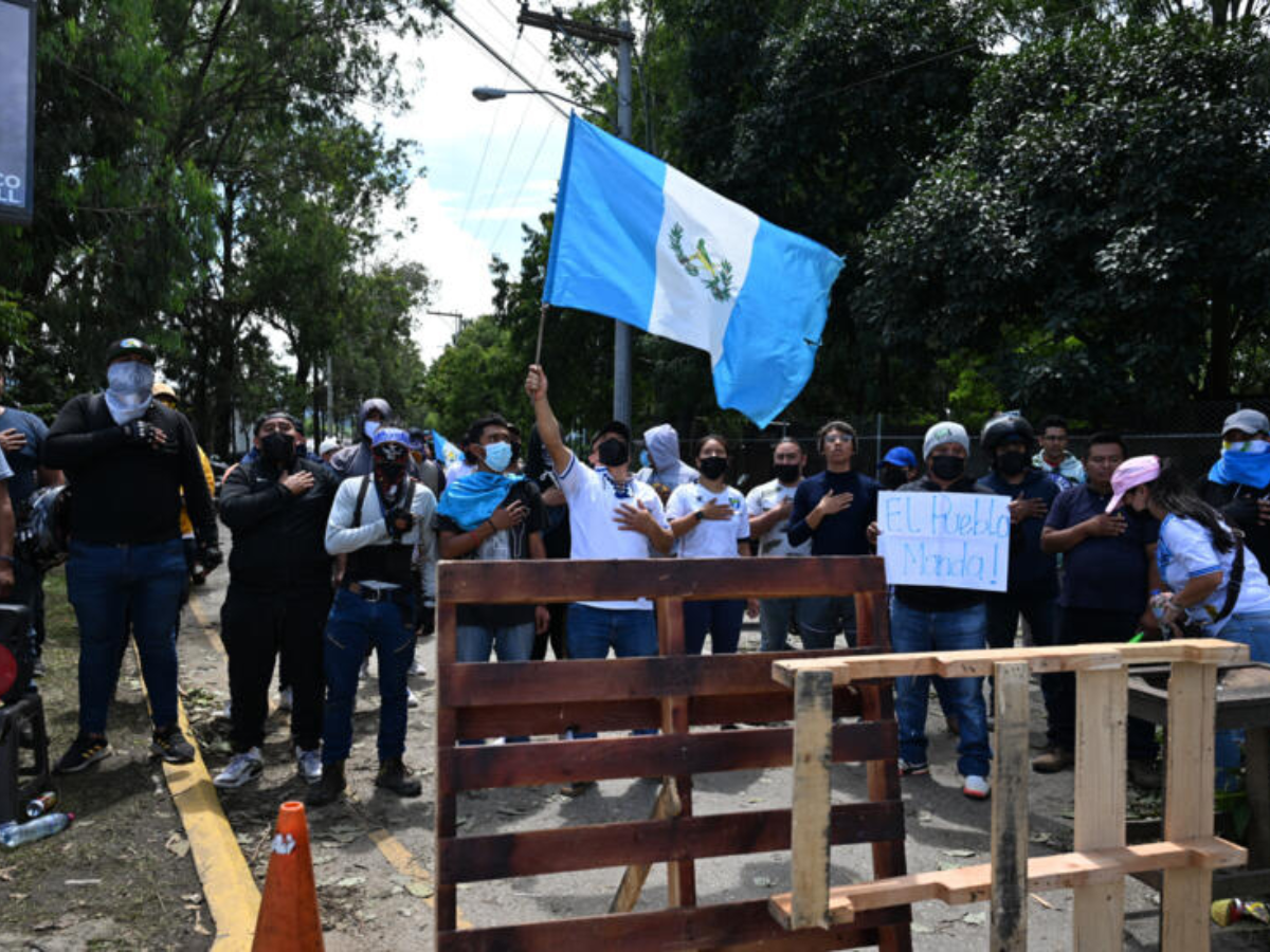 “¡Fuera corruptos!”: Momentos de tensión en Guatemala tras una semana de protestas contra polémica fiscal