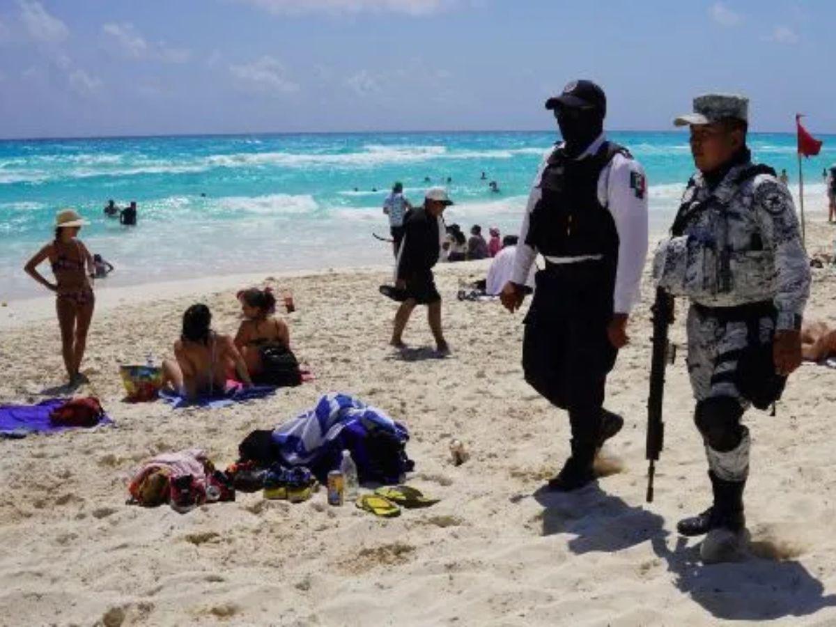 Cuatro muertos tras desatarse balacera en balneario de Cancún