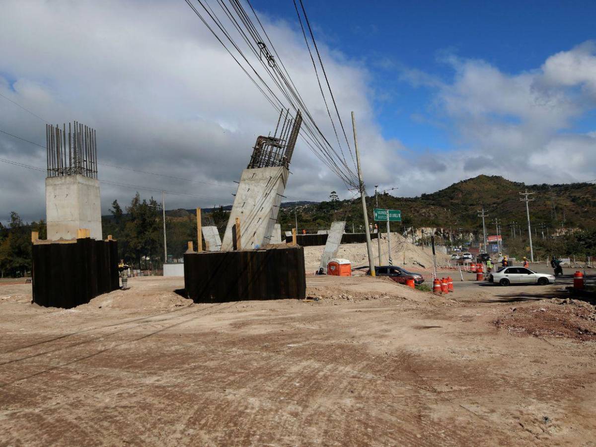 Así avanzan los trabajos de construcción de los puentes aéreos en Mateo