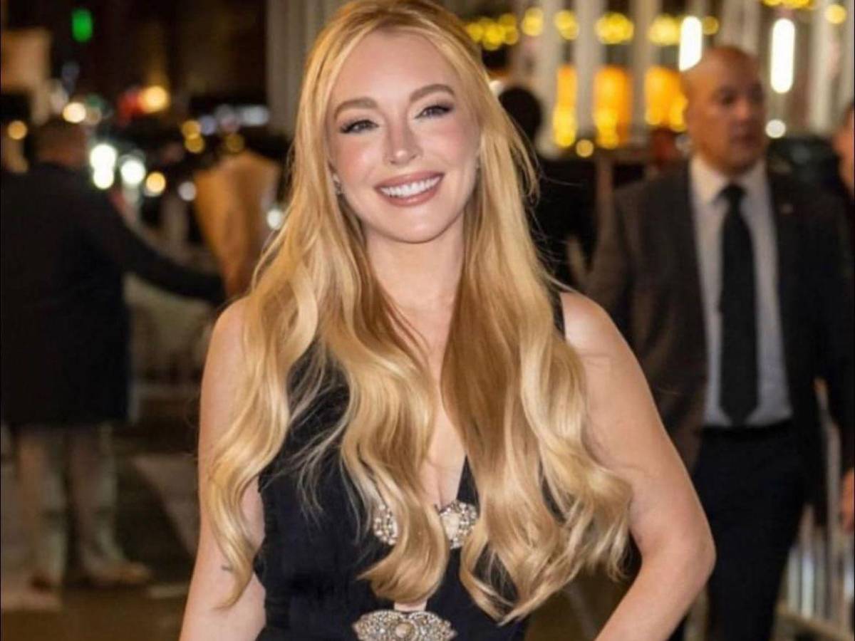 Lindsay Lohan deslumbra luciendo más joven en el estreno de “Our Little Secret”