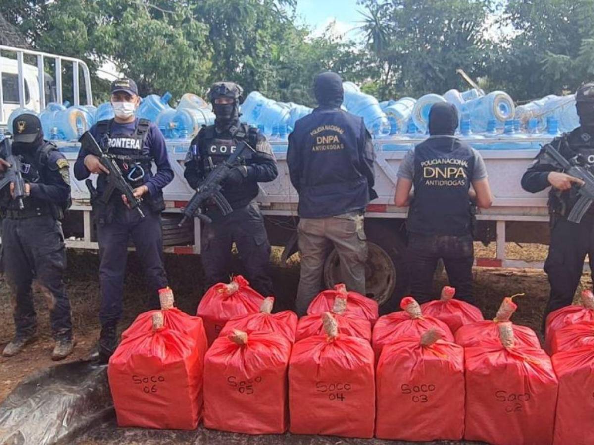 Decomisan 400 kilos de supuesta cocaína transportada en un camión en Colón