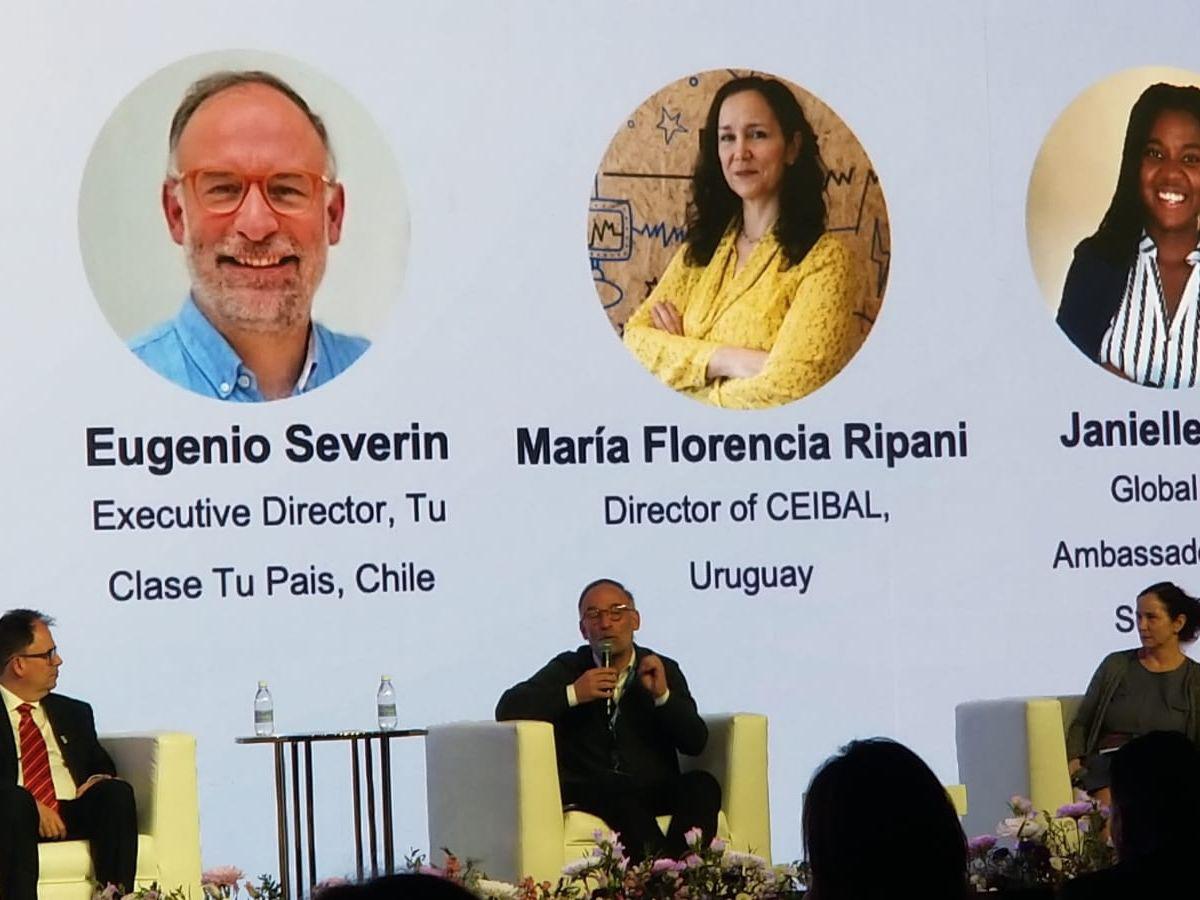 Los expertos coincidieron en que las falencias de la era inteligente se resuelven primero desde la educación, no desde la tecnología.