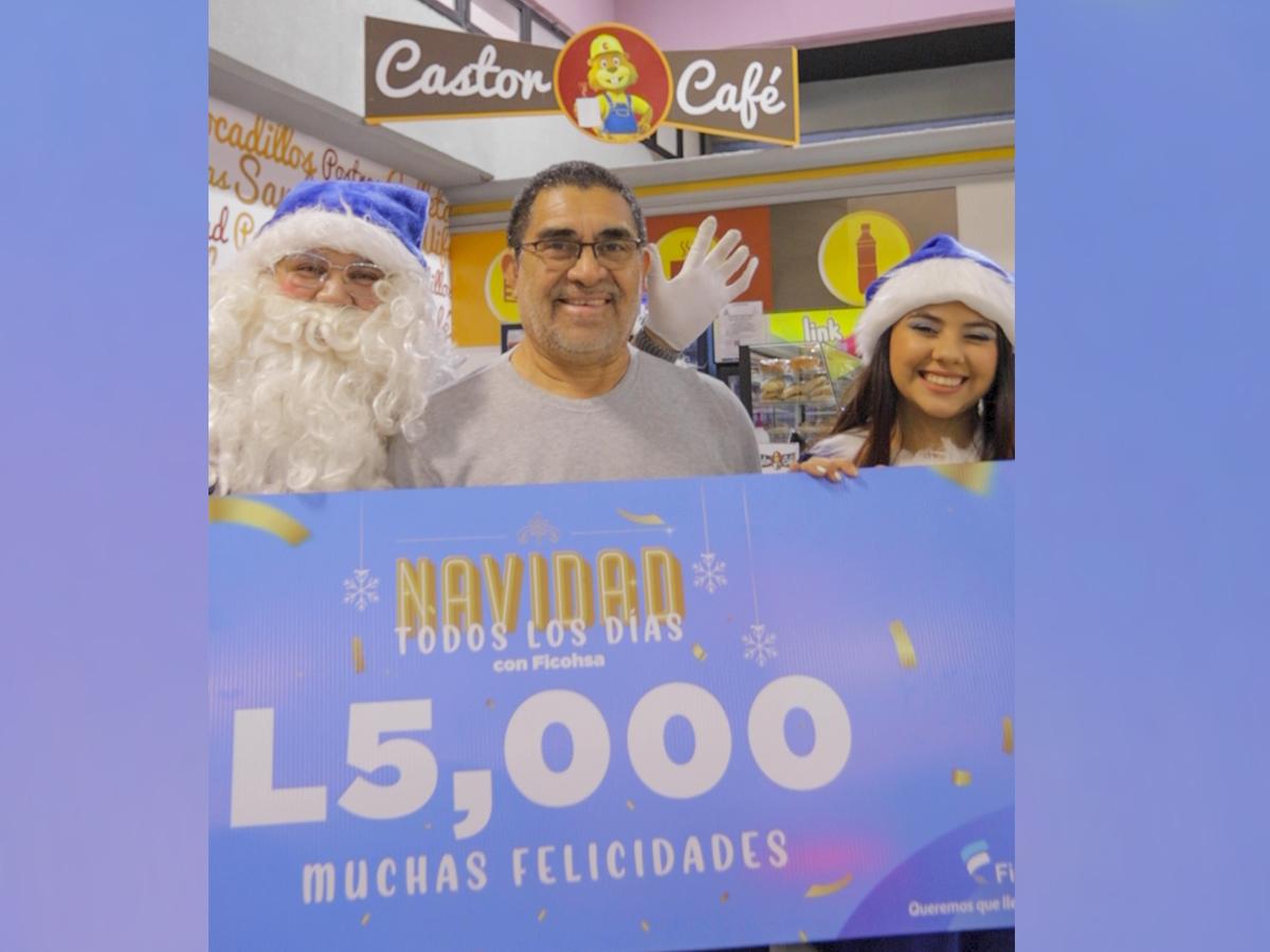 <i>La Navidad se llena de sorpresas, con Banco Ficohsa, tus compras pueden llevarte a ganar premios al instante. </i>