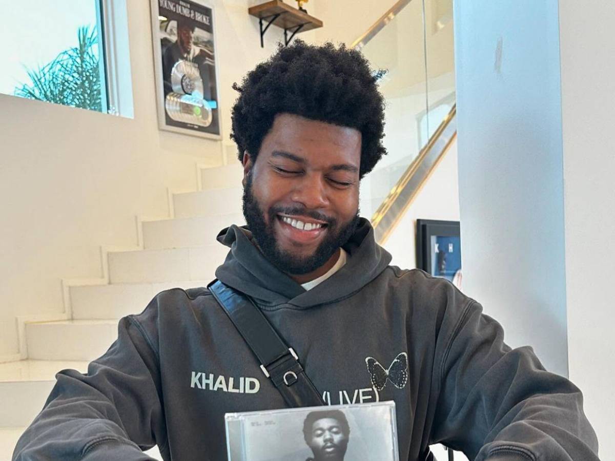 ¿Quién es Khalid, cantante que se declaró gay tras ser expuesto por expareja?