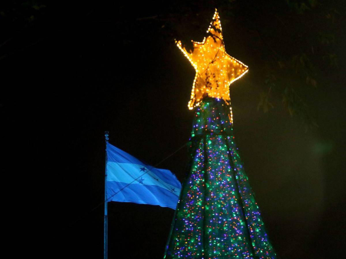 La capital viste sus noches de luces y alegría en la víspera de Navidad