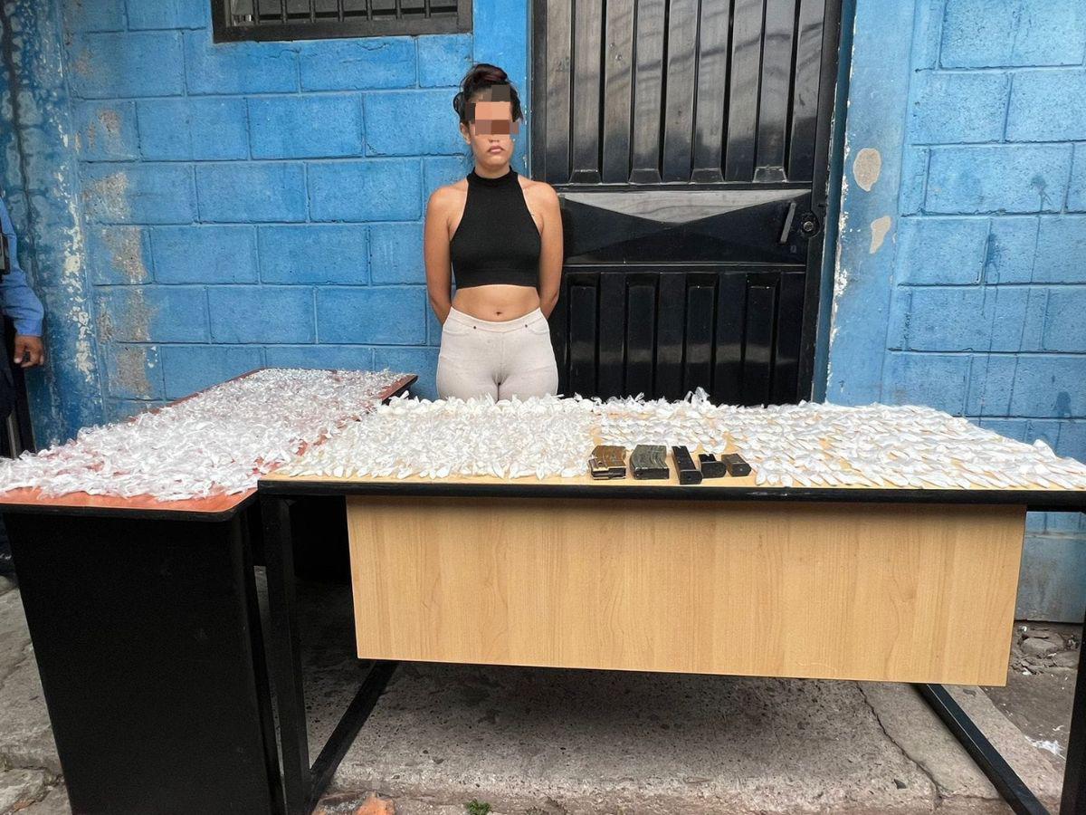 Detienen a una mujer con más de 800 envoltorios de cocaína en la colonia La Peña