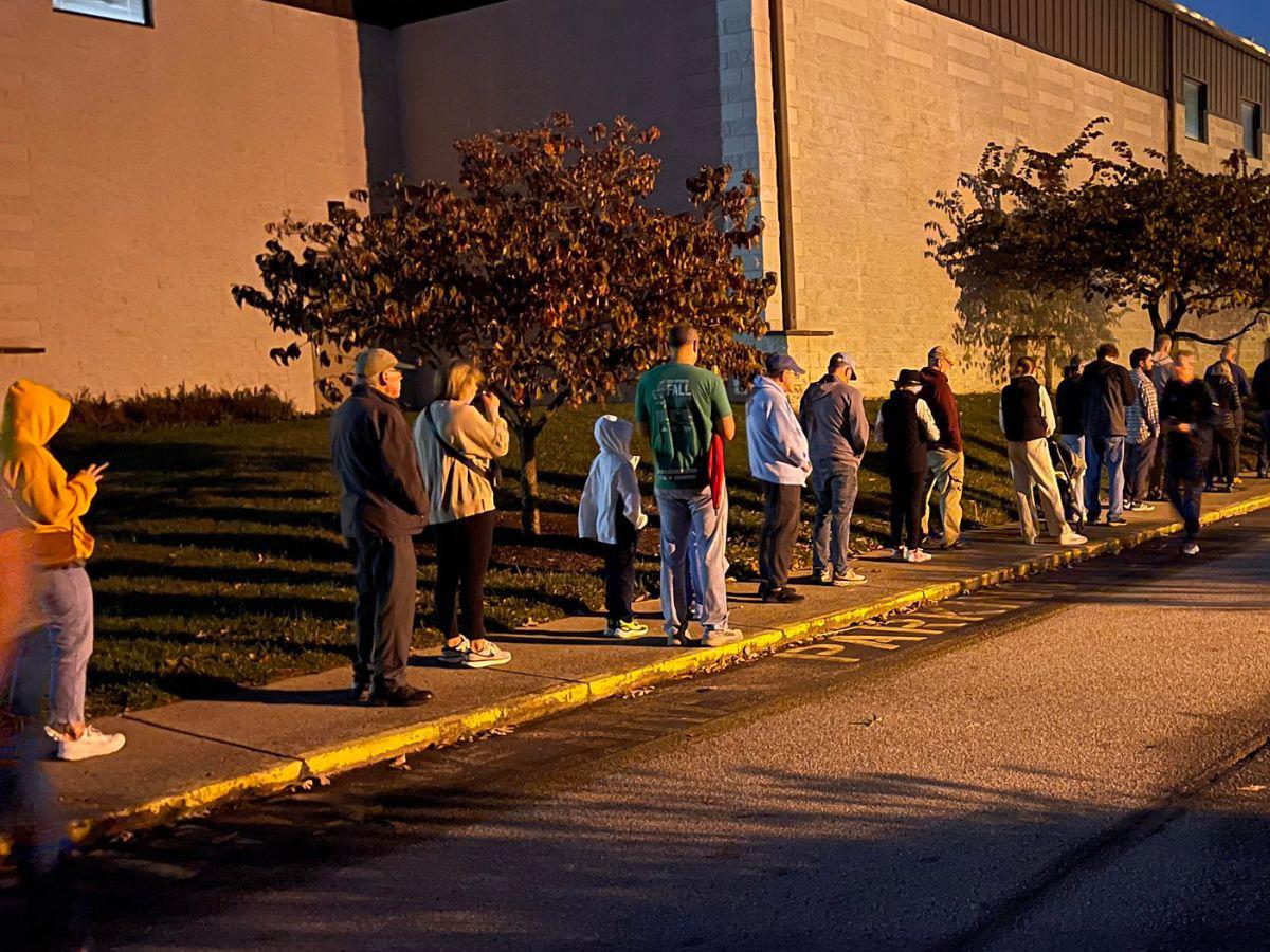 Estados Unidos inicia jornada histórica de elecciones 2024 con primeros votantes