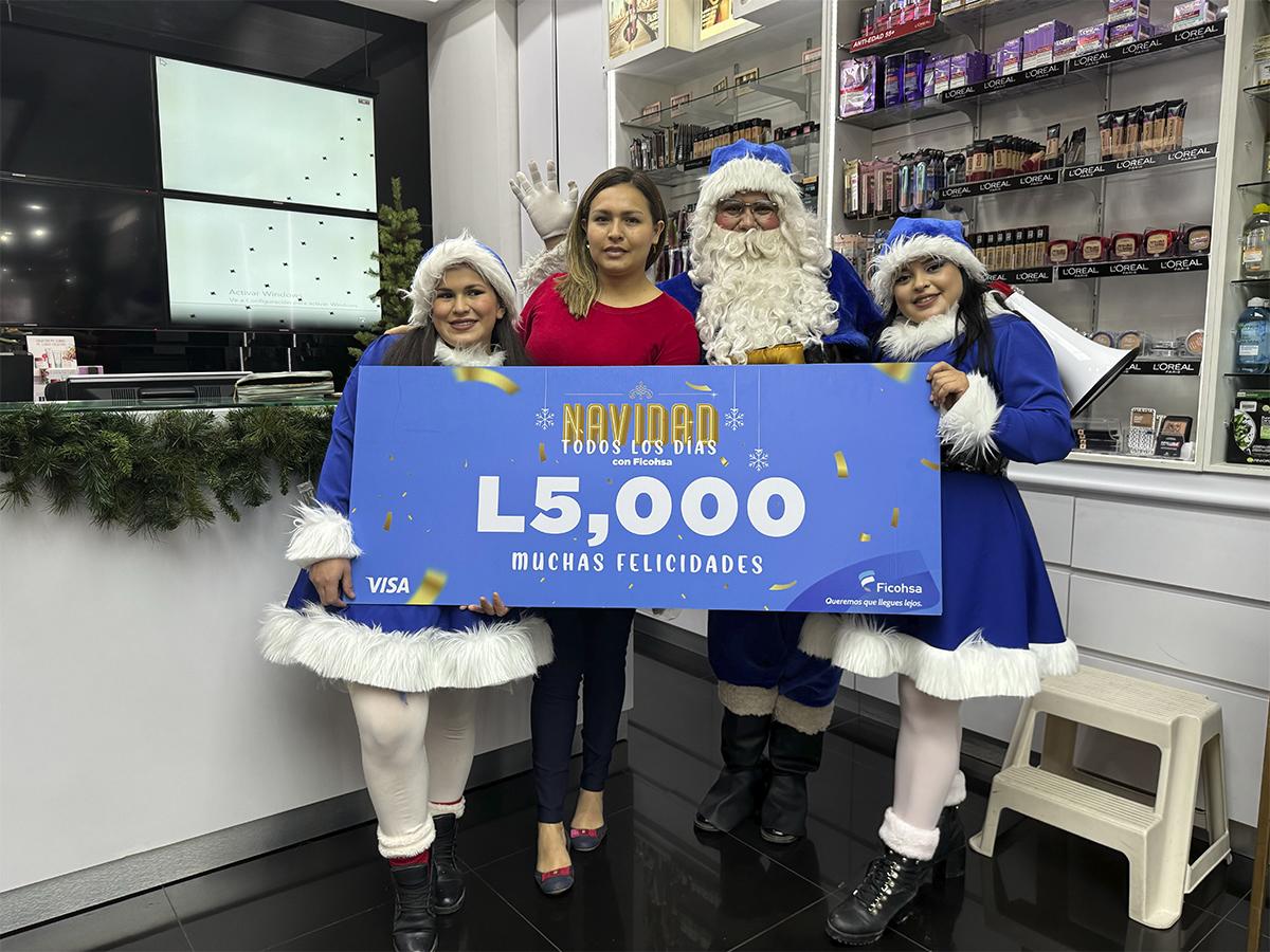 <i>La magia de la Navidad se une a premios al instante! Descubre cómo disfrutar de tus compras con Banco Ficohsa.</i>