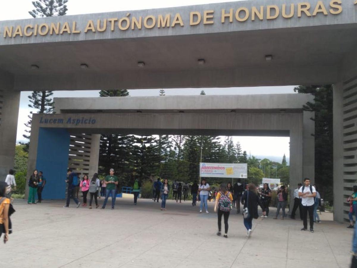 Citan a docente de la UNAH tras ser querellada por una estudiante