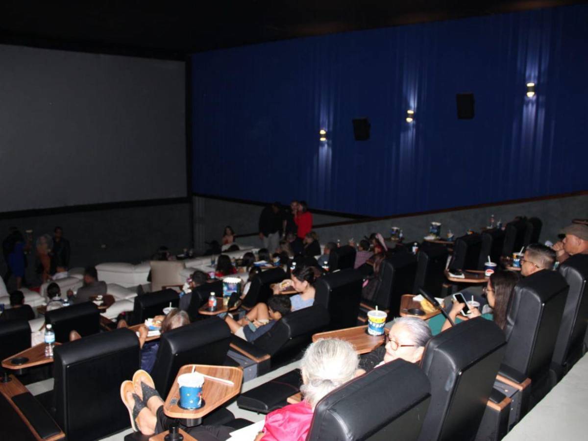 Salas de cine de Honduras se llenan para ver “Navidad catracha 2”