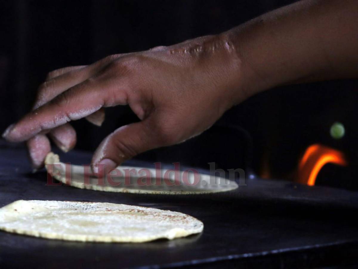 Analizan hacer la tortilla más pequeña para bajar precio