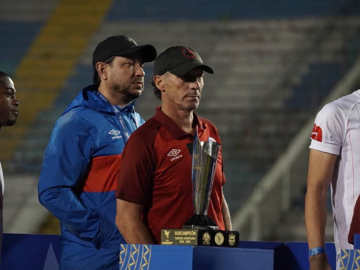 En fotos: Así fue la triste despedida de Pedro Troglio tras perder final ante Motagua