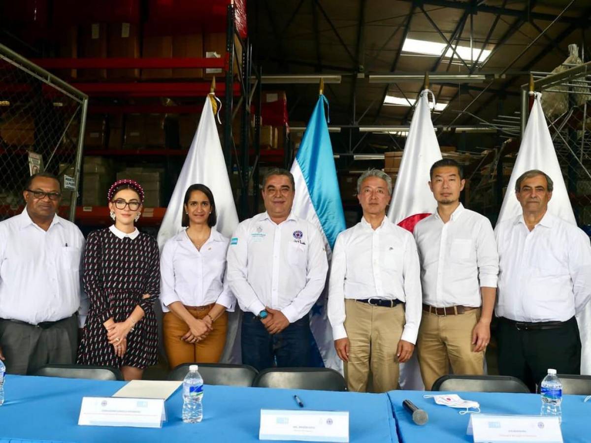 El Excelentísimo Señor Embajador de Japón en Honduras, Jun Nakahara y el Representante Residente de JICA Honduras, Katsuhiko SHINO, participaron en la entrega junto al Canciller de Honduras Antonio García y Ramón Soto, Comisionado de Copeco.