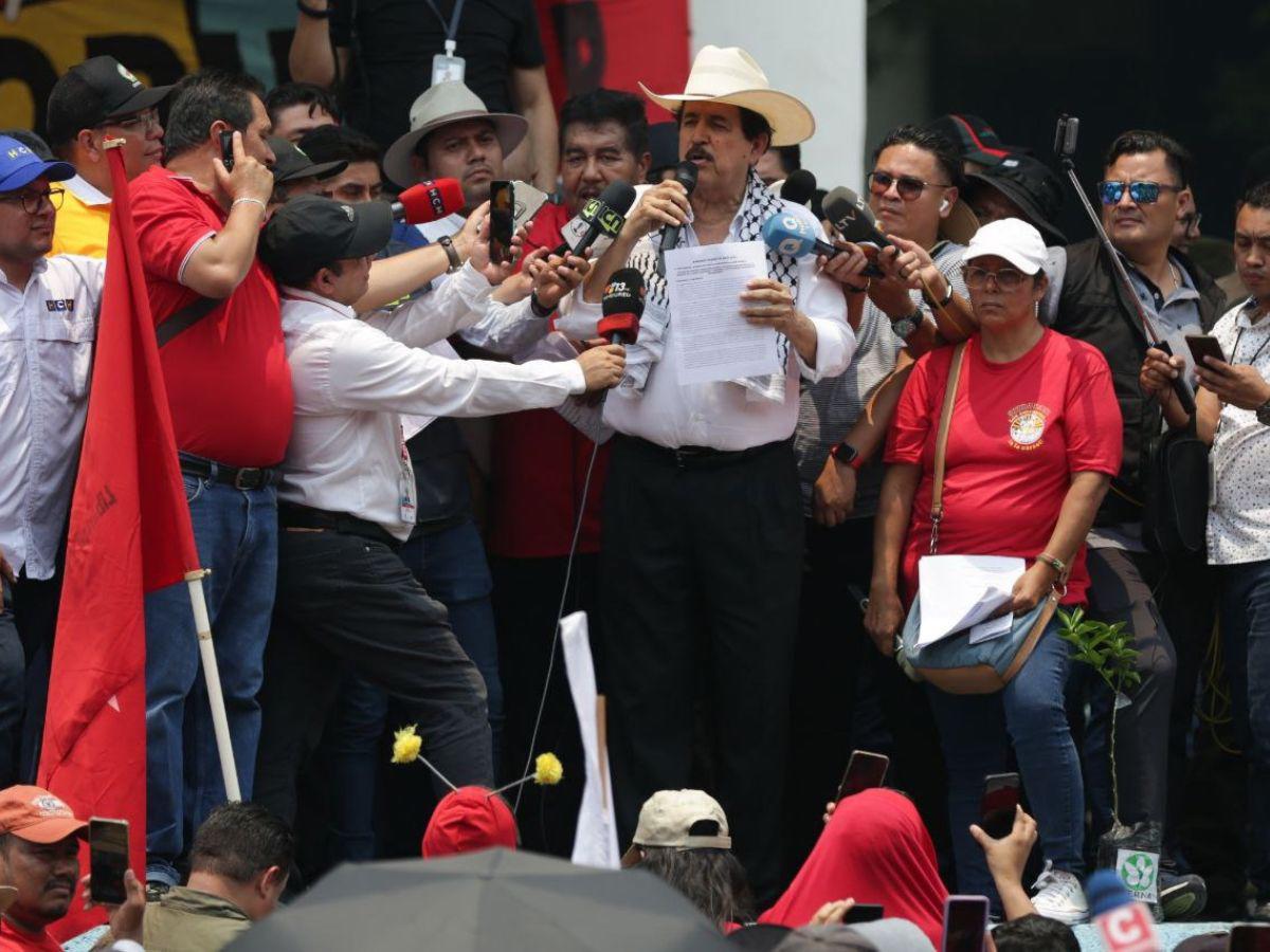 El expresidente Manuel Zelaya, coordinador de Libre y asesor presidencial, durante su discurso en el Día del Trabajador.