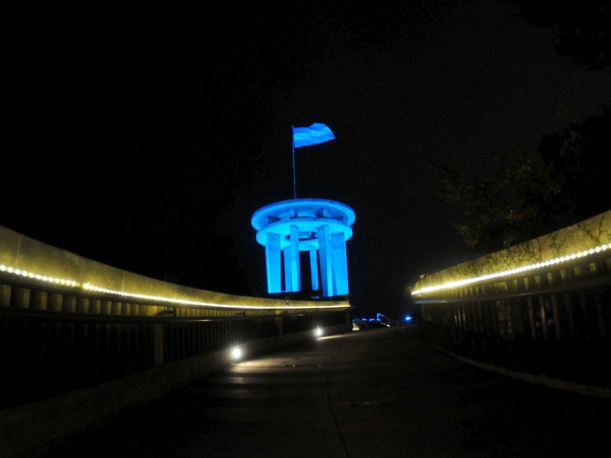 La capital viste sus noches de luces y alegría en la víspera de Navidad