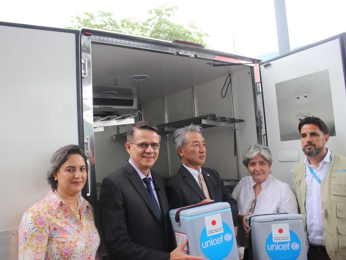 Gobierno de Japón y Unicef entregaron a Sesal 4 vehículos refrigerados y 200 termos porta vacunas para fortalecer vacunación en el país