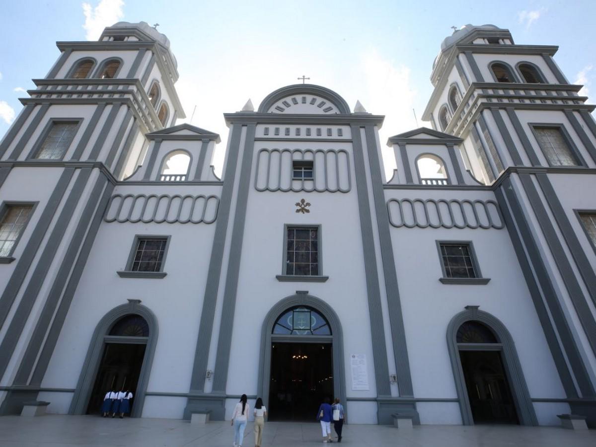 Fachada de la Basílica de Suyapa.