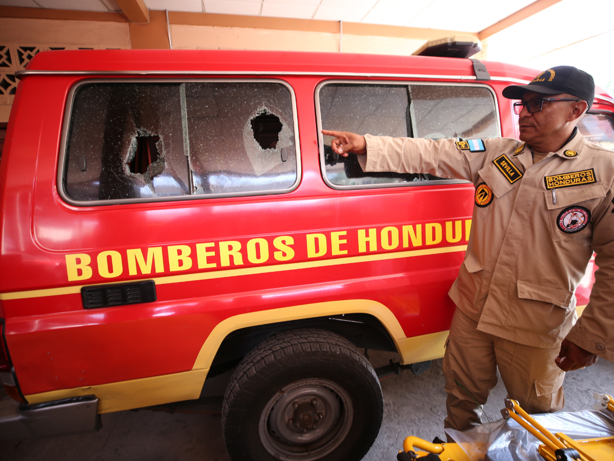 Bomberos fueron atacados a pedradas y el 911 no respondió