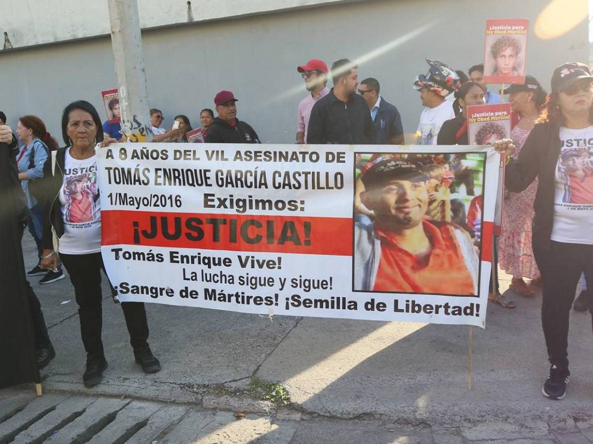 Entre protestas y resguardo policial celebran audiencia inicial contra Romeo Vásquez