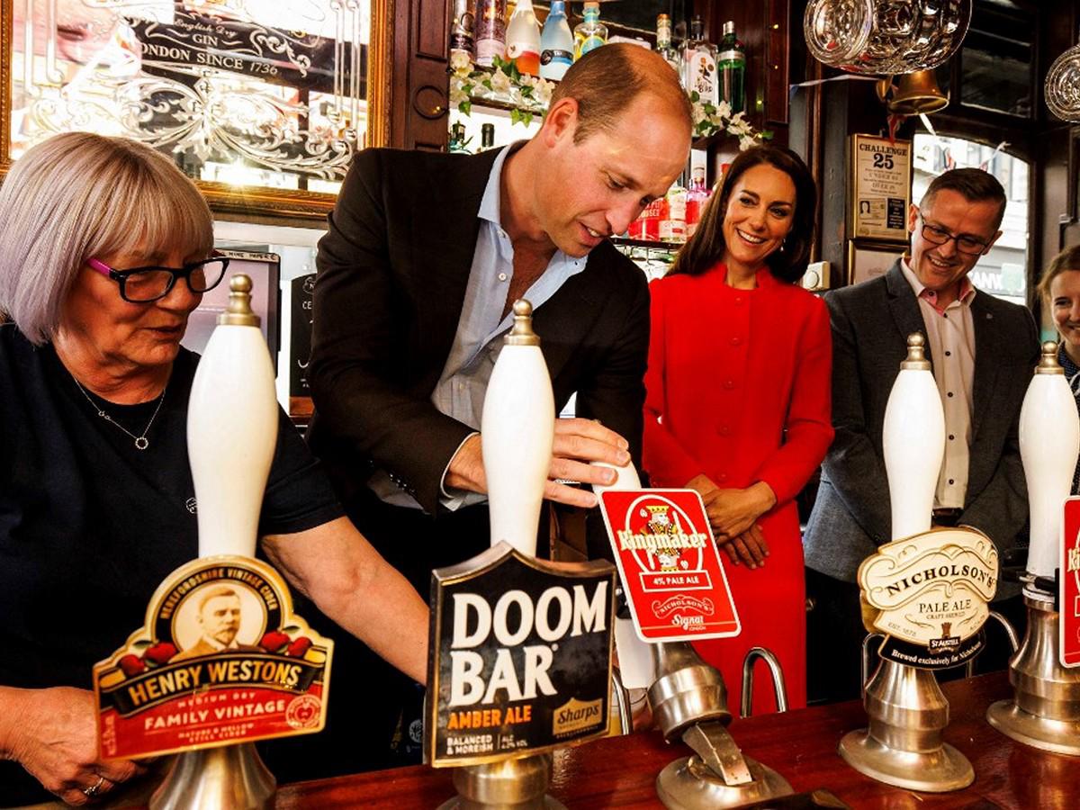 Príncipes William y Kate toman el metro para ir al pub antes de la coronación de Carlos III