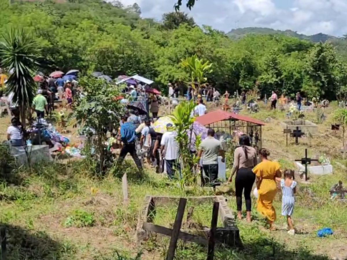 Con dolor y pesar, familiares dan último adiós a víctimas de tragedia en el Lago de Yojoa