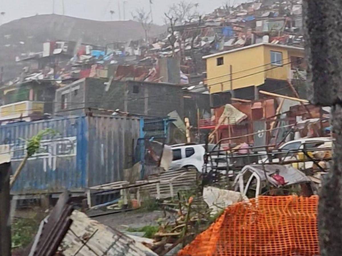 Decenas de muertos y desastres en casas en Mayotte, la isla más pobre de Francia