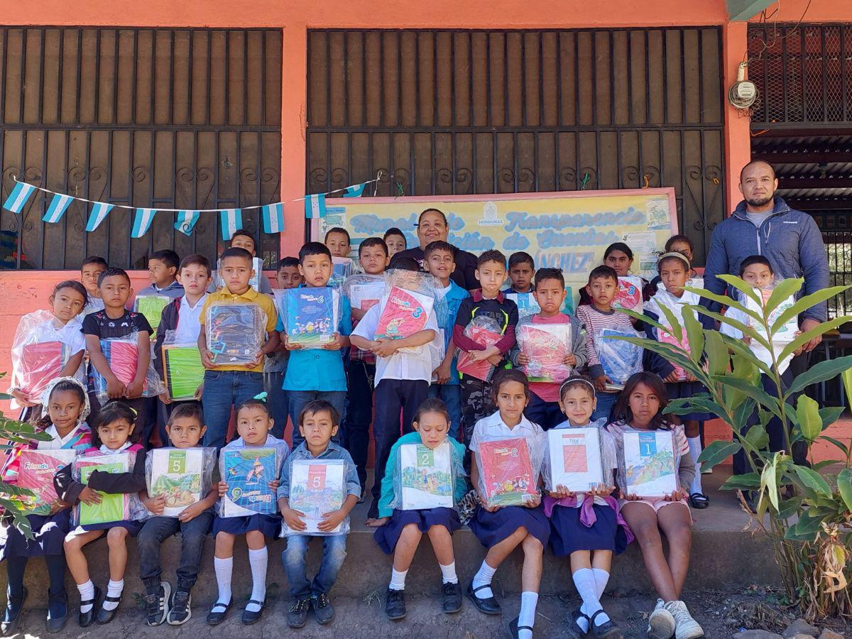 Los niños recibieron las herramientas para seguir sus estudios.