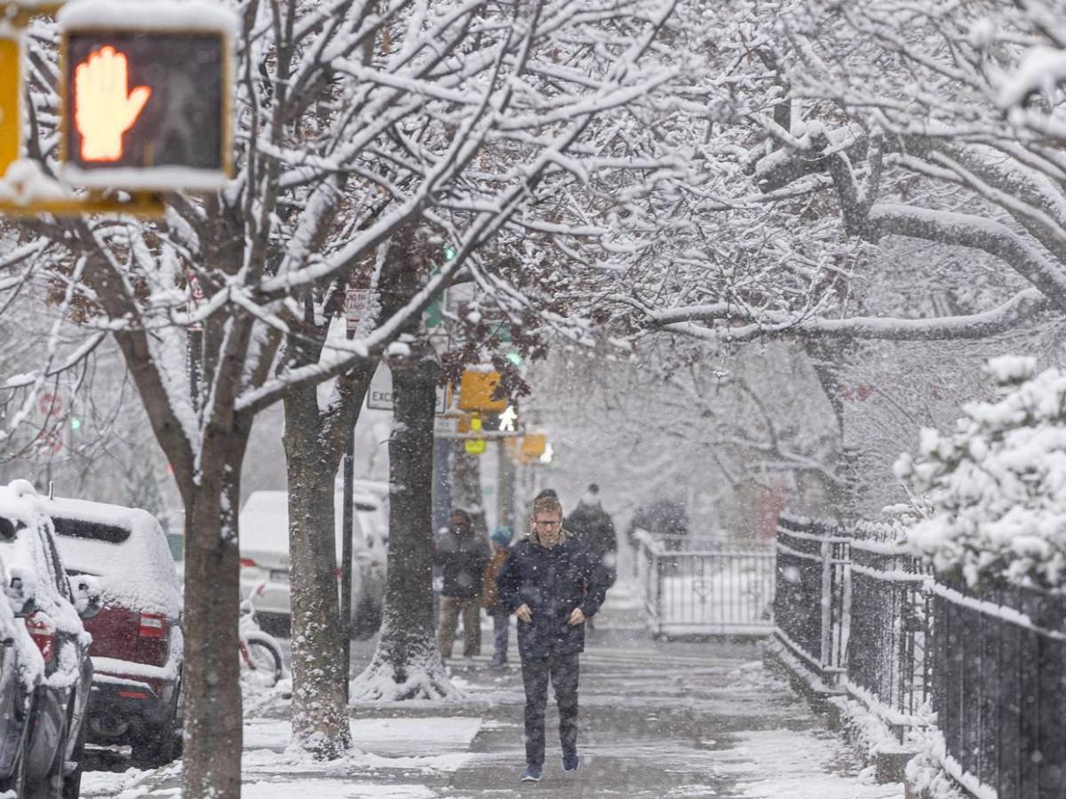 Tormenta de nieve en EUA deja impresionantes imágenes en Nueva York