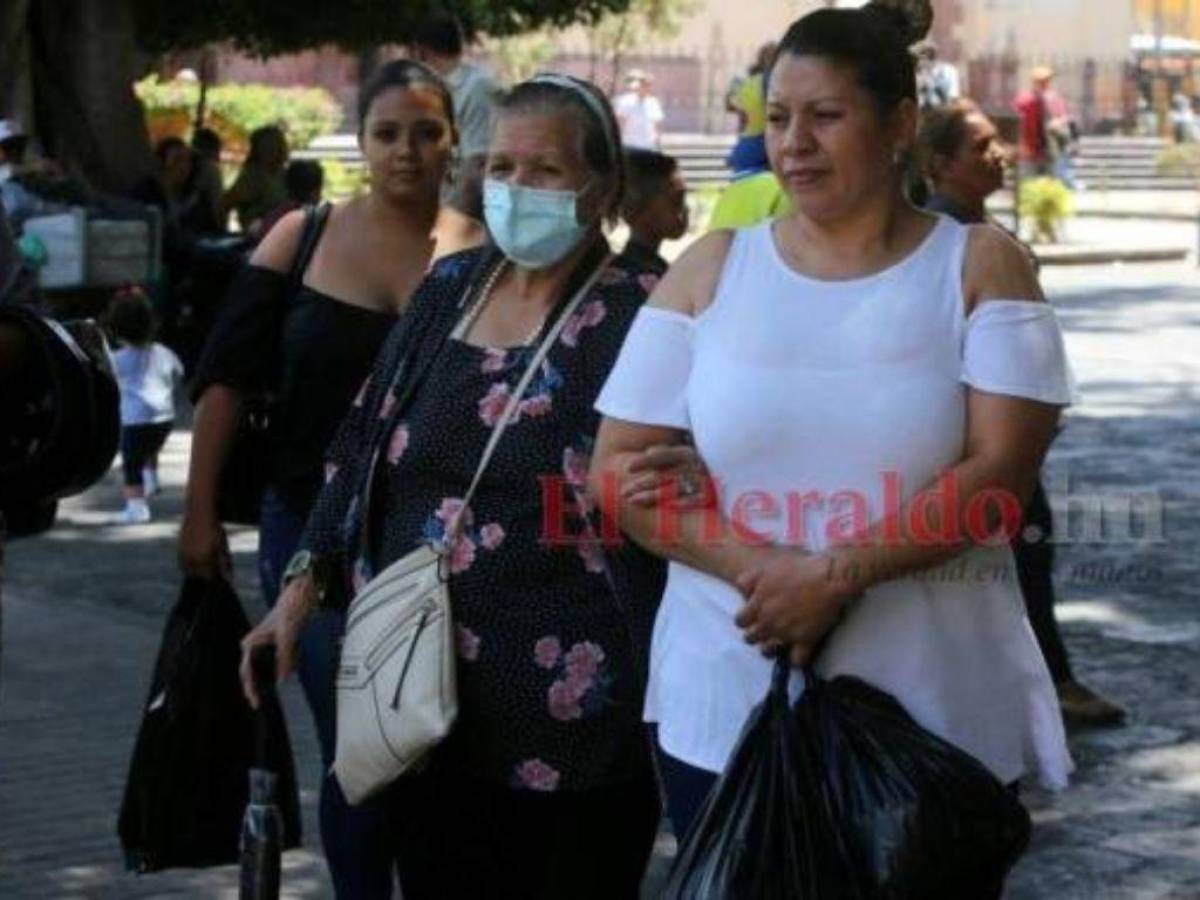 Covid-19 ha enfermado más a las mujeres de 20 a 49 años en 2022