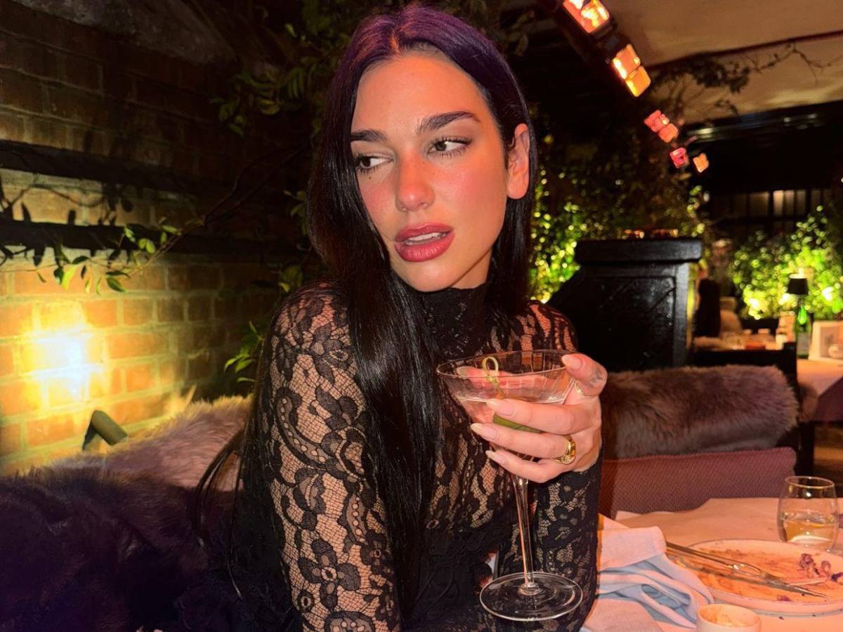 Anillo de diamantes y beso de Año Nuevo: ¿Dua Lipa está comprometida?